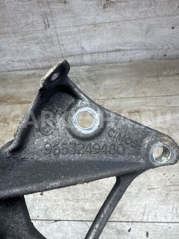 Кронштейн генератора Citroen 1.6 HDI Peugeot 207 оригинальный номер 9653249480