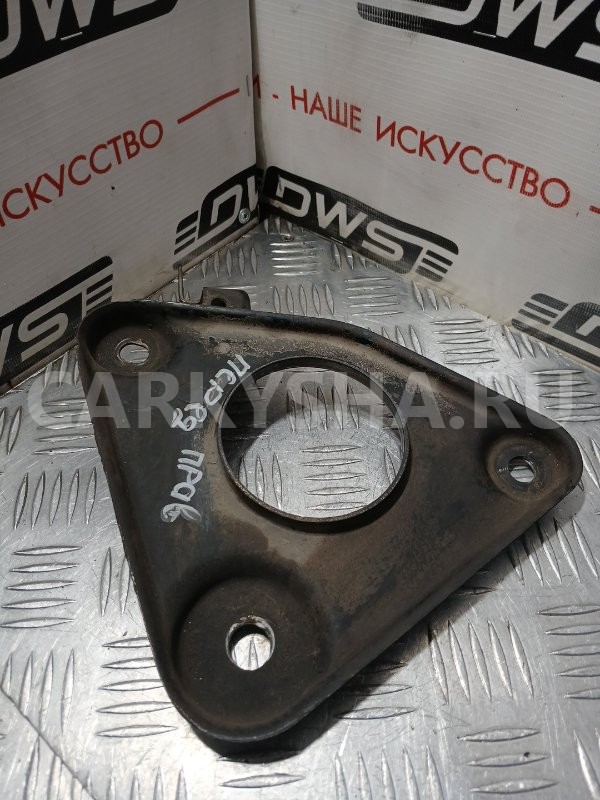 Крепление балки подвески Nissan Primera 