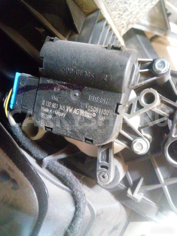 Моторчик заслонки отопителя Фольксваген Джетта 6 Volkswagen Jetta оригинальный номер 0132801345