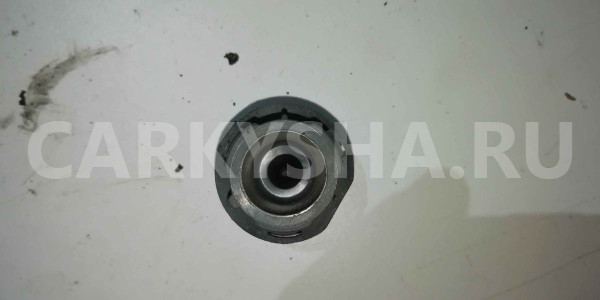 Отбойник капота Renault Duster I (2010—2015) Renault 15 оригинальный номер 8200048938