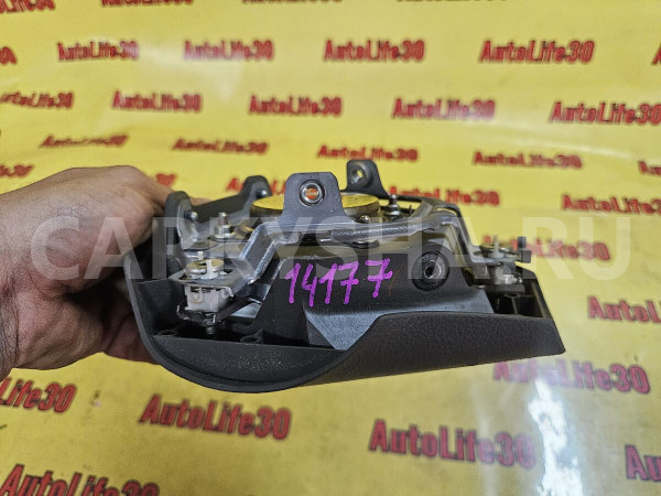 Подушка безопасности в рулевое колесо Toyota Corolla оригинальный номер 4513012C40B0