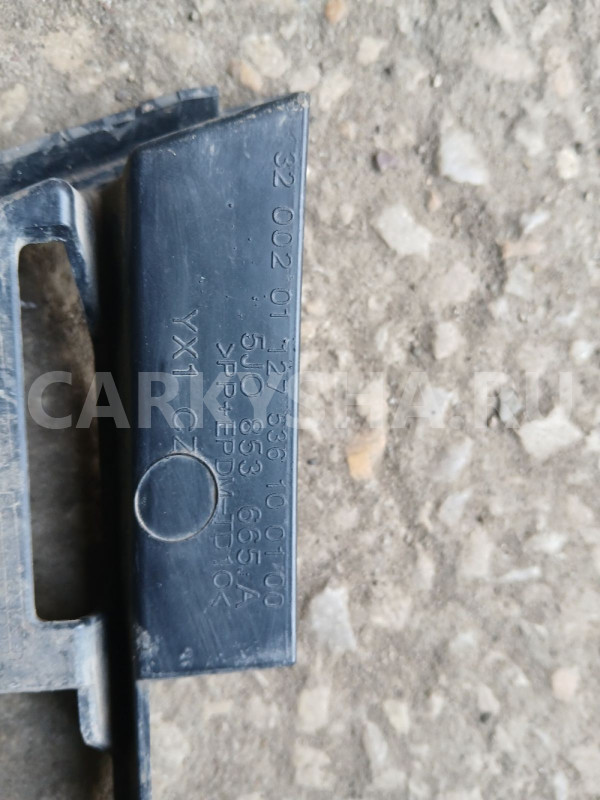 Решетка в бампер левая Шкода Фабия 2 Skoda Fabia оригинальный номер 5J0853665A