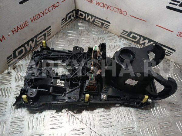 Консоль КПП Toyota Avensis 