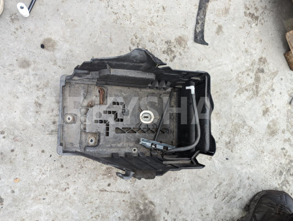 Крепление аккумулятора Land Rover Freelander 