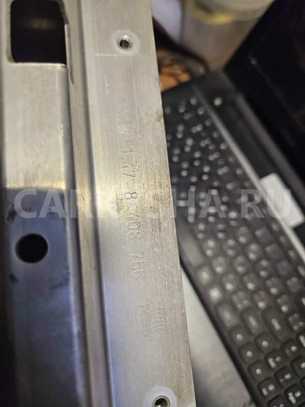 Кронштейн направляющей шторки багажника BMW X5 