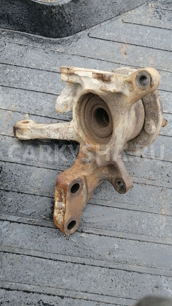 Кулак передний правый Toyota Camry SV30 Toyota Ist оригинальный номер 4321132080