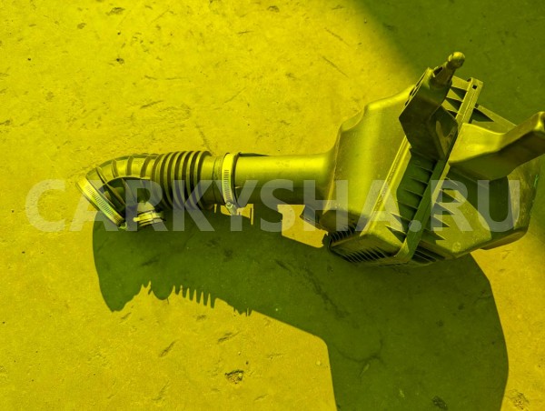 Корпус воздушного фильтра Nissan Fuga 