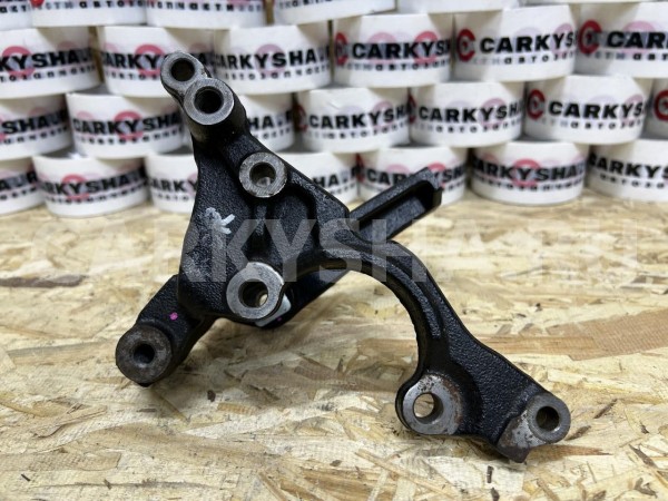 Кронштейн генератора Toyota Hilux VIII Рестайлинг – пикап двойная кабина оригинальный номер 12501-0E010