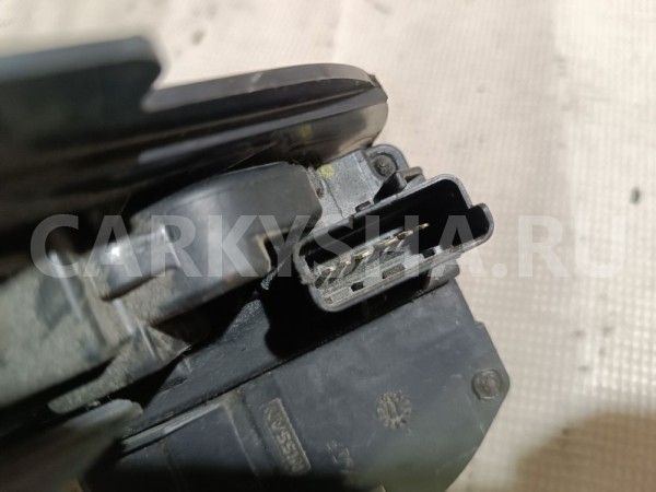 Замок двери передней правой Nissan Juke 