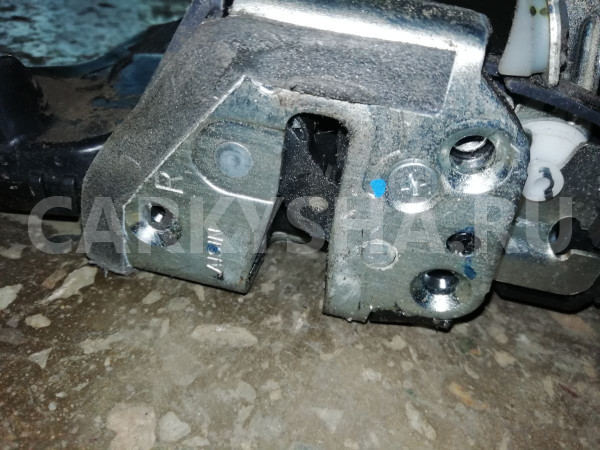 Замок двери Toyota Hilux VII рестайлинг (2011—2015) Toyota Hilux оригинальный номер 690300K020