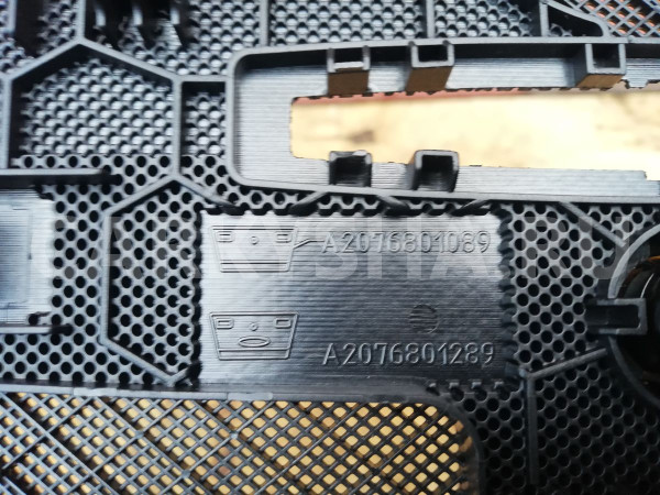 Накладка Консоли Mercedes-Benz E-Class 2012 C207 271.860 Mercedes-Benz E-klasse оригинальный номер A2076801089