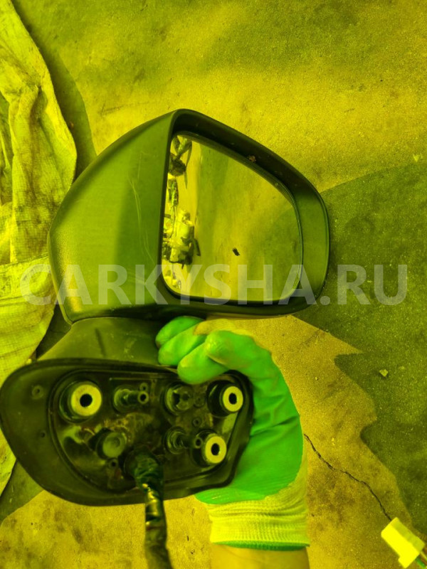 Зеркало Toyota Tank 
