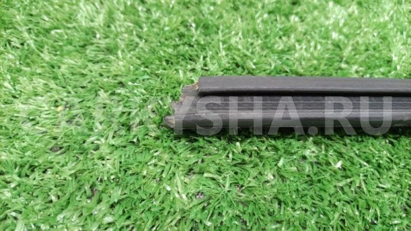 Уплотнитель стекла двери (бархотка внутренняя) Ford Kuga 