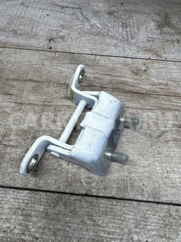 Петля двери задняя левая Nissan Qashqai J10 верх Ford Focus оригинальный номер 82401AV630