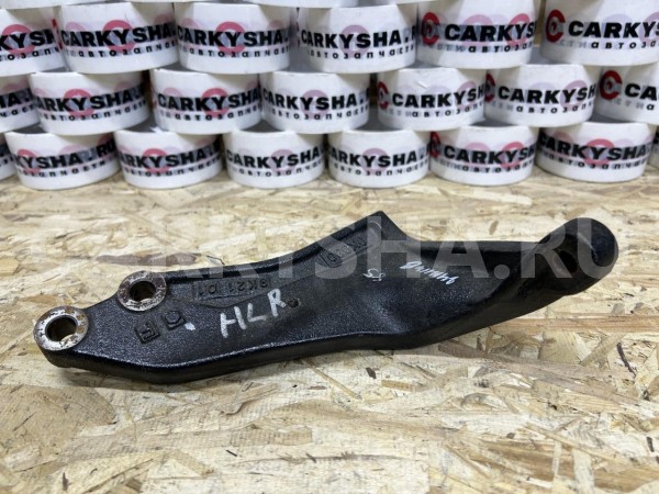 Кронштейн КПП правый Toyota Fortuner II Рестайлинг оригинальный номер 33118-0K030