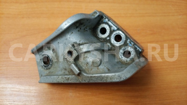 Кронштейн опоры двигателя правый Mitsubishi Mitsubishi i оригинальный номер MR961111