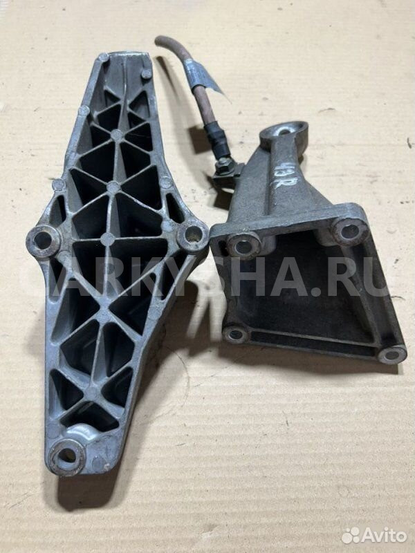 Кронштейн двигателя BMW 3 E46 M43B19 1998 BMW 3er оригинальный номер 22 11 1 094 651