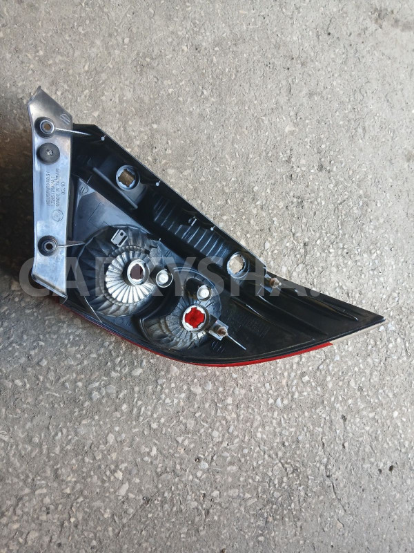 Задний фонарь правый Mitsubishi Lancer 9 Mitsubishi i оригинальный номер MN161196