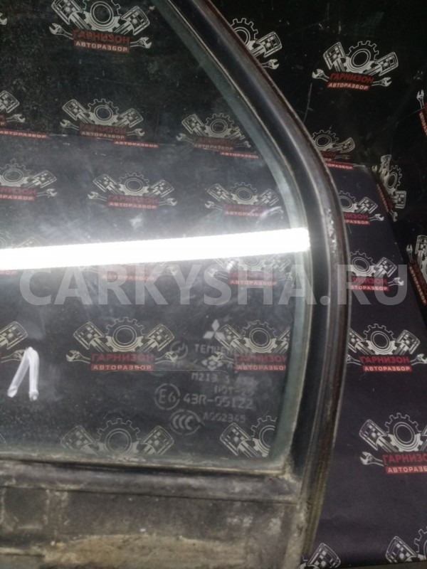 Форточка двери Mitsubishi Lancer 9 2006г Mitsubishi i оригинальный номер MR525833