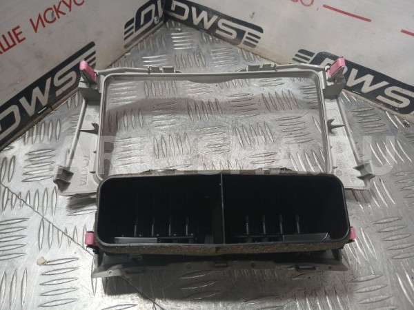 Рамка магнитолы Toyota Vitz 