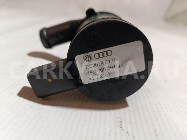 Насос (помпа) электрический Volkswagen Passat оригинальный номер 1K0965561JJ