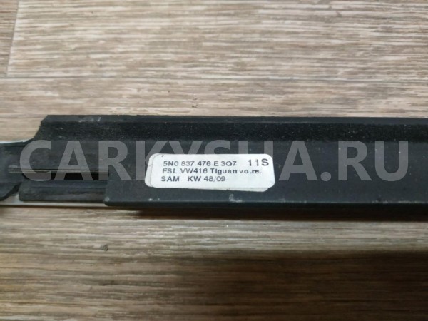 Накладка стекла переднего правого Volkswagen Tiguan 