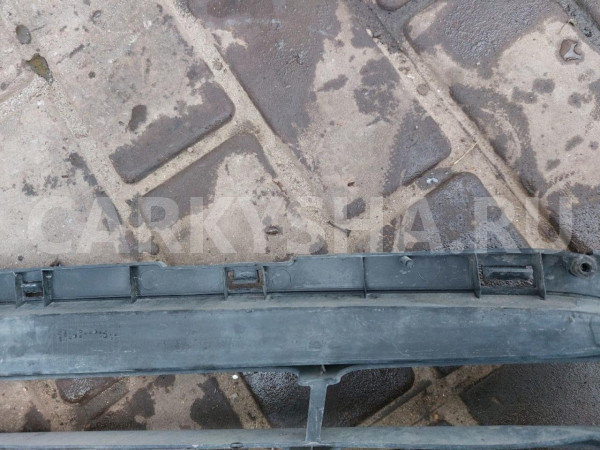 Решетка в бампер центральная  Hyundai Solaris Hyundai Solaris оригинальный номер 865611R000