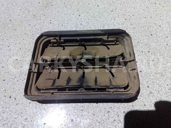 Решетка вентиляционная Renault Sandero I (2009—2014) Renault 14 оригинальный номер 7700838358