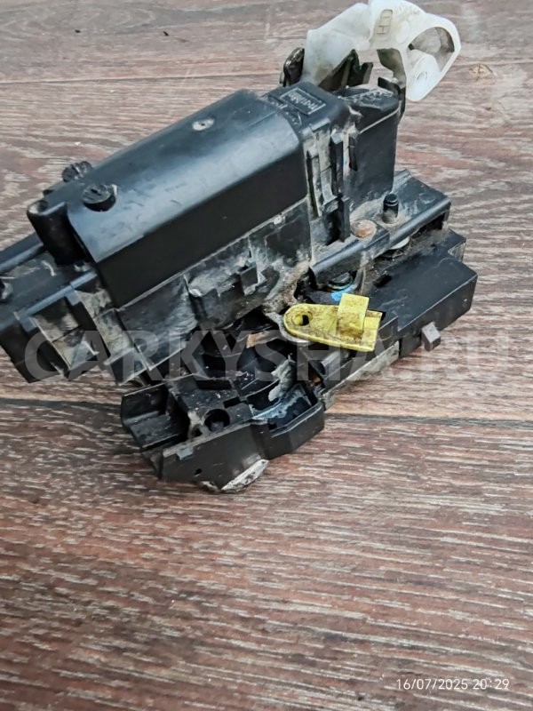 Замок задний лев Лада Largus 2019 825032094R 21129 ВАЗ (Lada) 2112 