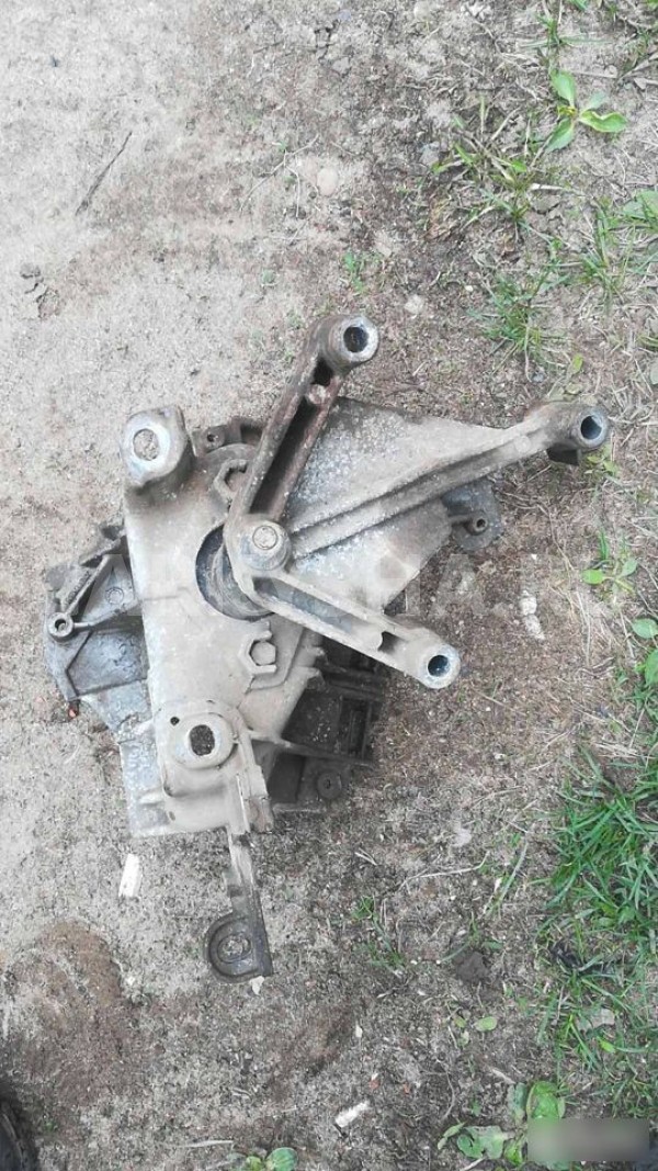 Опора КПП Renault Symbol I (1999—2002) Renault 19 оригинальный номер 8200089697