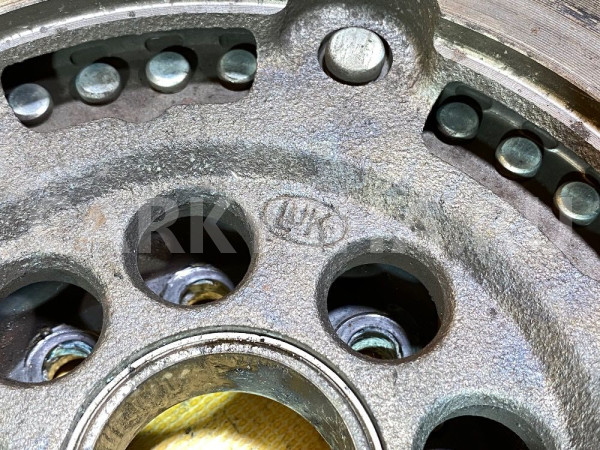 Двухмассовый маховик Land Rover Freelander II рестайлинг (2010—2012) Land Rover Freelander оригинальный номер LR022073