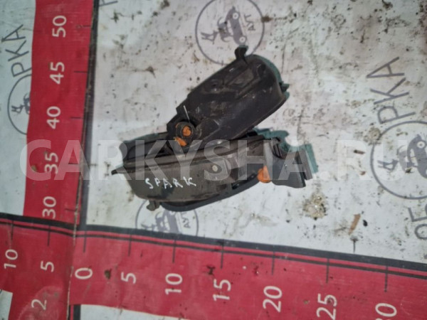 Ручка двери внутренняя передняя левая Chevrolet Chevrolet Spark оригинальный номер 95215839