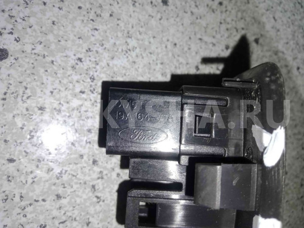 Разъем Ford Fiesta Mk6 рестайлинг (2012—2019) Ford Fiesta оригинальный номер dm5t19a164aa