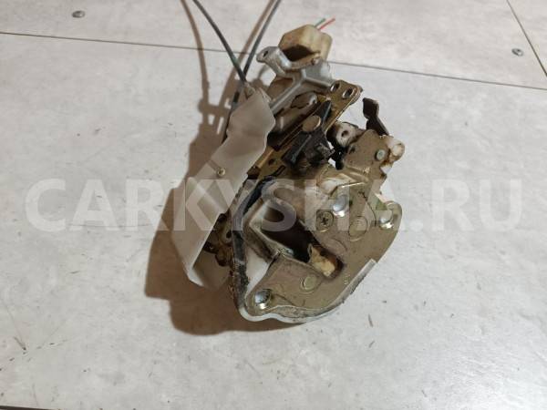 Замок двери задней левой Toyota Prius оригинальный номер 6906047011