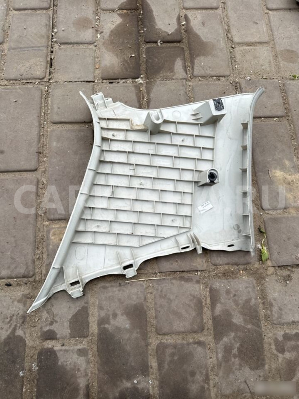 Обшивка задней правой стойки Volkswagen Golf plus Volkswagen Golf Plus оригинальный номер 5m0867296a