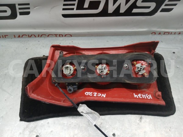 Фонарь стоп сигнала правый Toyota Raum 