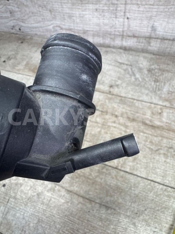 Фланец системы охлаждения VAG, на радиатор, верх Audi 200 оригинальный номер 1k0122291ba