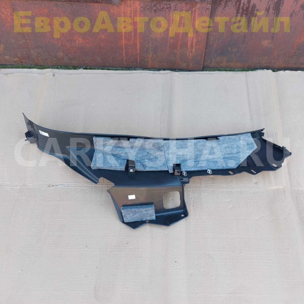 Обшивка задней стойки нижняя Audi Q7 4M 2015+ Audi Q7 