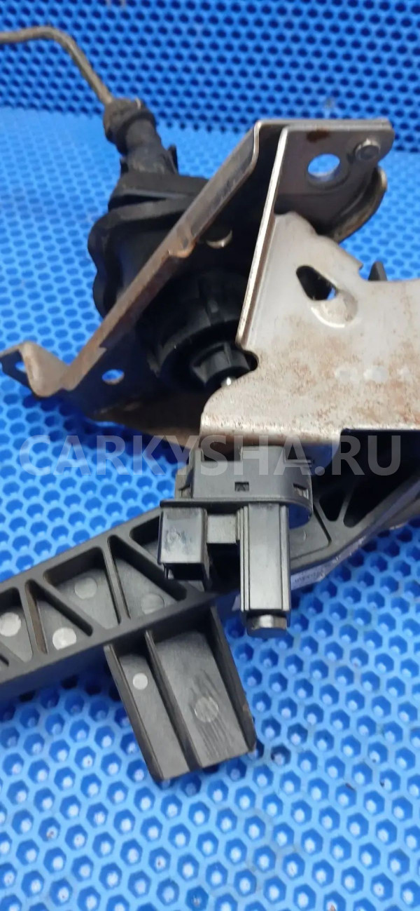 Педаль сцепления Volvo C30 I (2006—2010) Volvo C30 оригинальный номер 31201089