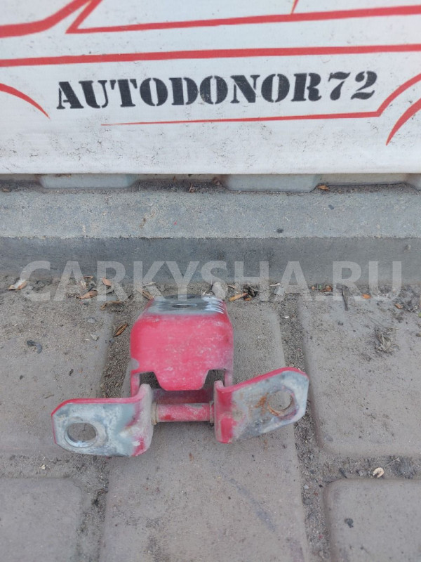 Петля двери задняя левая нижняя Мазда 3 BK Mazda 2 оригинальный номер E11273240