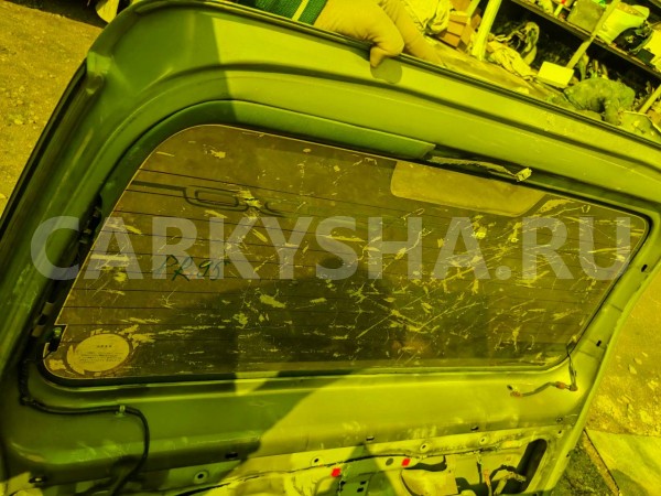 Стекло двери 5-й Toyota Land Cruiser 