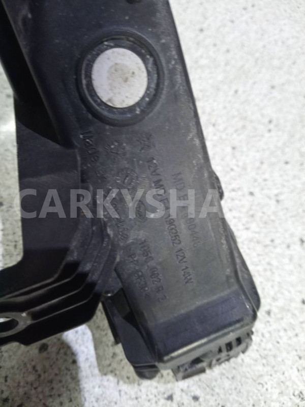 Фара противотуманная правая Range Rover Sport 2 Land Rover Range Rover оригинальный номер LR098340