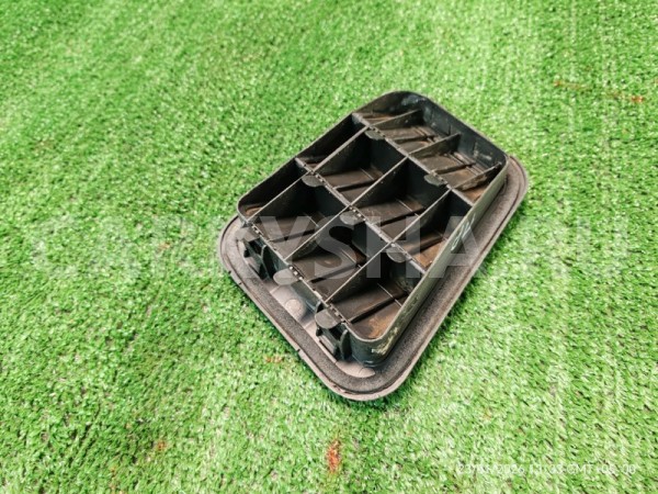 Решетка вентиляционная Hyundai Solaris 2011 975102F200 ХЭТЧБЕК G4FC, правая Hyundai Solaris 