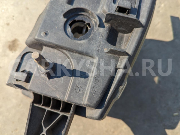 Туманка Toyota Cavalier оригинальный номер 42160748