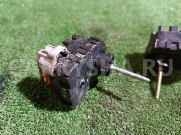 Моторчик корректора фары Toyota Avensis 