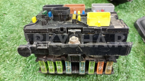 Блок предохранителей под капот Citroen C3 FC Citroen C3 оригинальный номер 9659741780