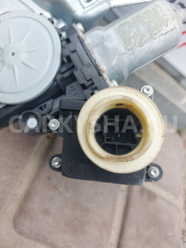 Стеклоподъемник электр.задн R Toyota Avensis T270 Toyota Avensis оригинальный номер 6983005130