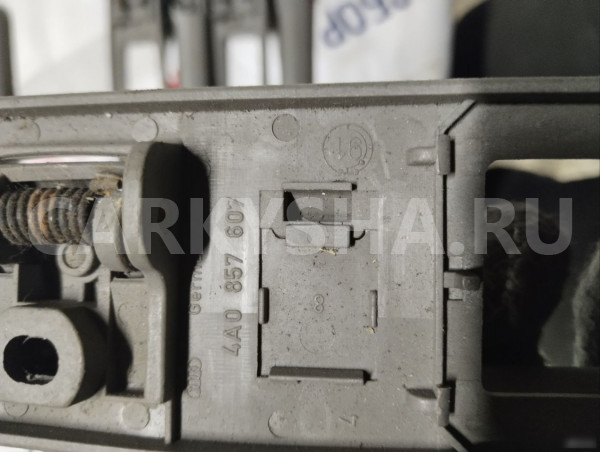 Ручка внутренняя потолочная Audi 100 C4 4A0857607 Audi 100 оригинальный номер 4A0857607
