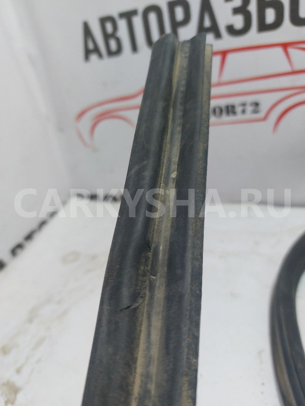 Уплотнитель крышки багажника Suzuki SX4 Suzuki SX4 оригинальный номер 8468179J00