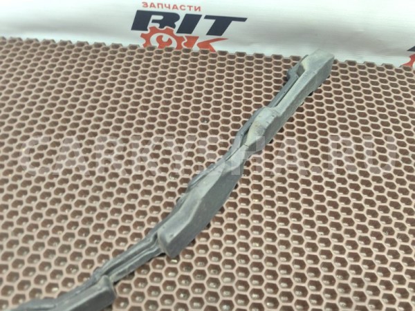 Уплотнитель крыла BMW X5 